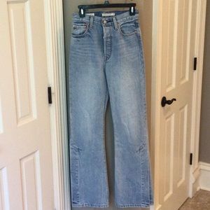 Levi’s light-washed Ribcage Split Flares, size 25